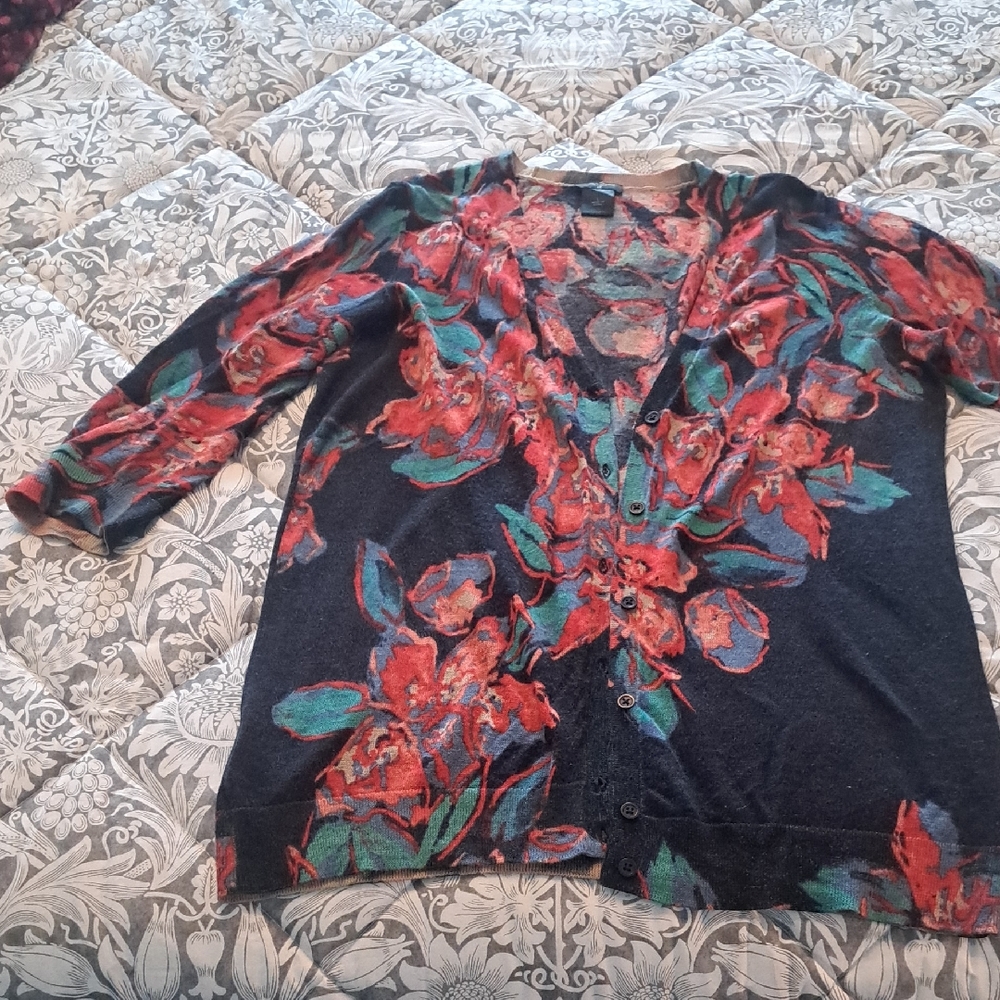 Woman's Ann Taylor V Neck 3/4 Length Sleeve Cardigan Size L